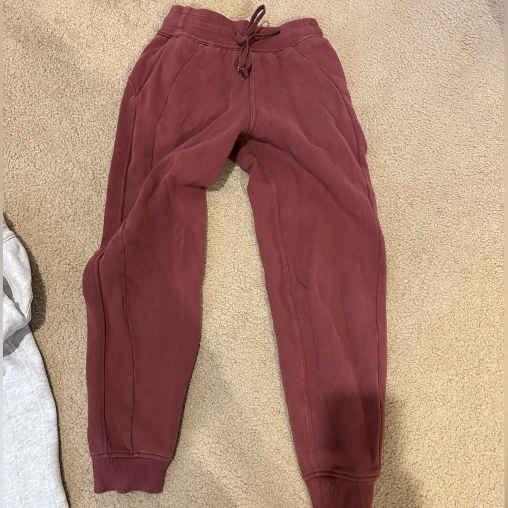 High rise Lululemon Maroon scuba Sweatpant short length